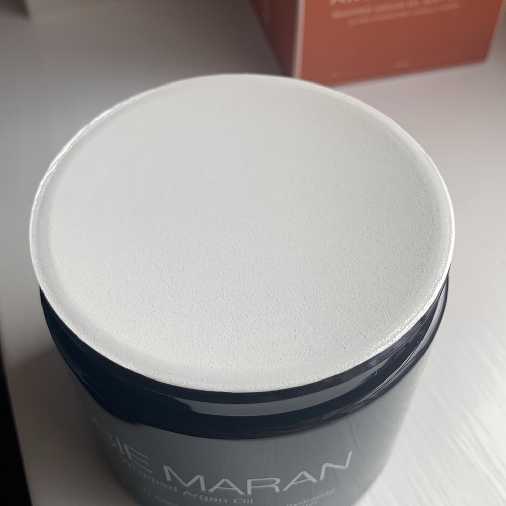Josie Maran Argan Amour Body Butter. Vanilla Berry. New in box. - Picture 3 of 4